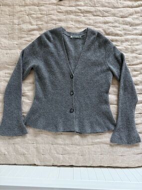 INCASHMERE Collection Flared Sleeves 3 button Ribbed Grey Cardigan Size Medium